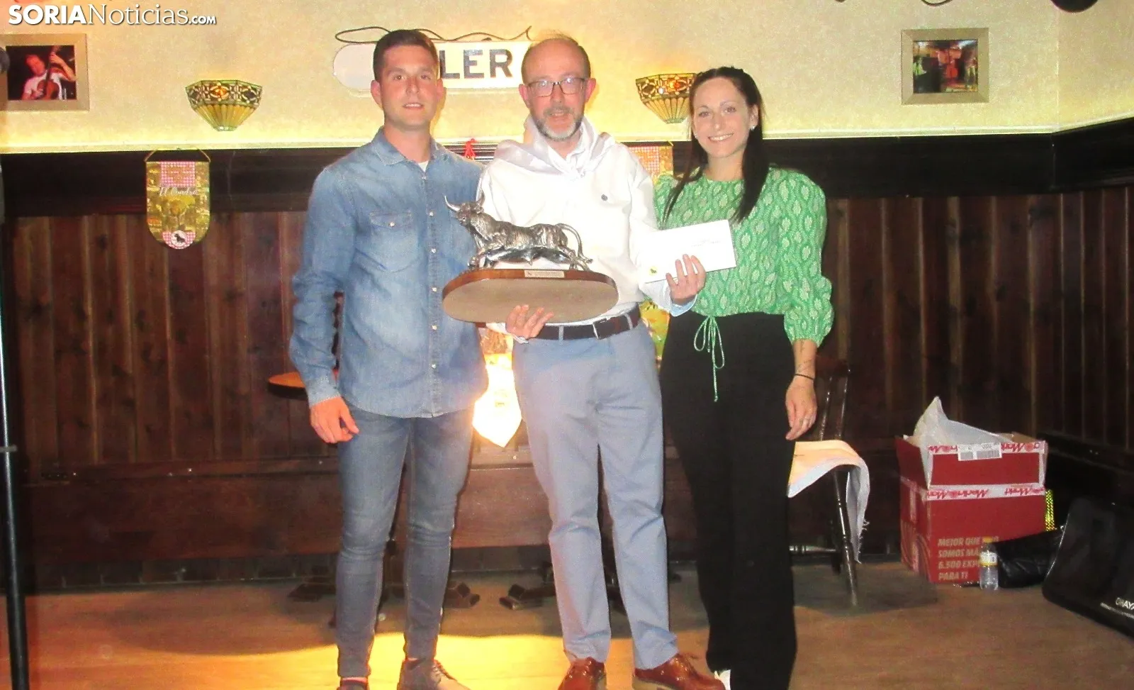 Foto 8 - La Pe&ntilde;a 'El Cuadro' celebra su Toro de Plata, entregando los premios de literatura y pintura