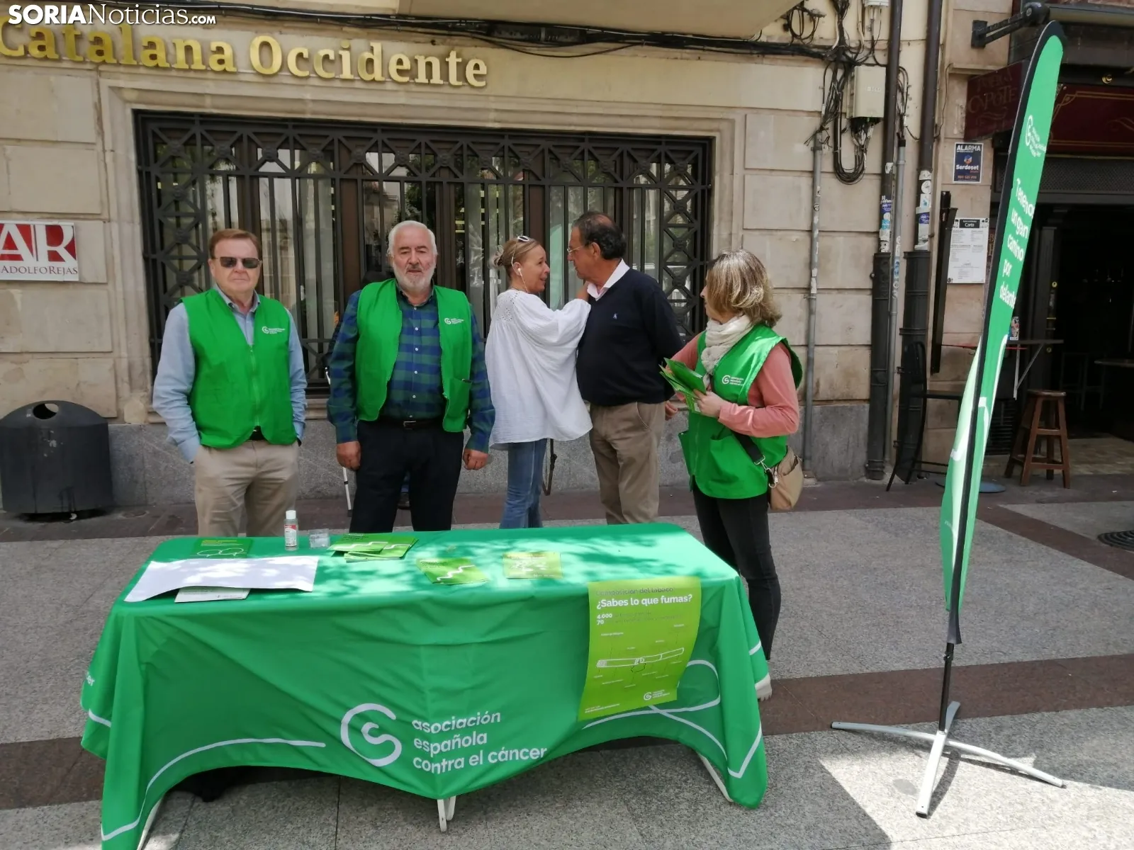 Foto 2 - La AECC sale a la calle en el 'D&iacute;a Mundial Sin Tabaco' para concienciar de los peligros del tabaco