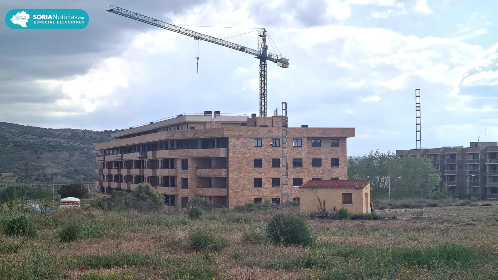 La candidatura del PP de Soria junto al edificio Pajaritos II