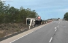 Foto 1 - Un camión accidentado en la 122 en El Madero, a la espera de ser retirado