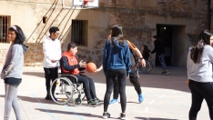 Foto 30 - Alumnos del IES Antonio Machado se ponen en los zapatos de los alumnos del CEE Santa Isabel