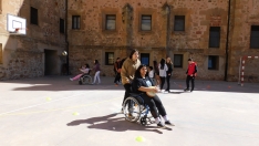 Foto 20 - Alumnos del IES Antonio Machado se ponen en los zapatos de los alumnos del CEE Santa Isabel