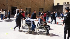 Foto 16 - Alumnos del IES Antonio Machado se ponen en los zapatos de los alumnos del CEE Santa Isabel