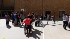 Foto 14 - Alumnos del IES Antonio Machado se ponen en los zapatos de los alumnos del CEE Santa Isabel