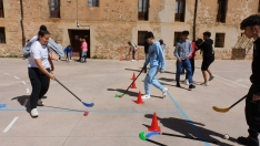 Foto 12 - Alumnos del IES Antonio Machado se ponen en los zapatos de los alumnos del CEE Santa Isabel
