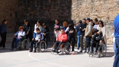 Foto 9 - Alumnos del IES Antonio Machado se ponen en los zapatos de los alumnos del CEE Santa Isabel