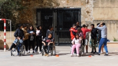 Foto 7 - Alumnos del IES Antonio Machado se ponen en los zapatos de los alumnos del CEE Santa Isabel