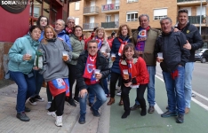 Una imagen de los aficionados este domingo en la calle José Tudela. /SN