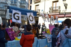 Una imagen de los preparativos de este peculiar mercado. /SN 