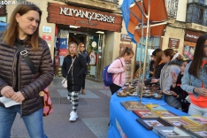 Una imagen de los preparativos y el desarrollo de este peculiar mercado. /SN 