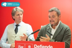 Victor Francos y Carlos Martínez en la sede del PSOE en Soria. /María Ferrer 