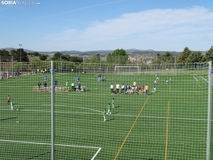 GALER&Iacute;A | Los m&aacute;s peque&ntilde;os meten gol en el I Torneo de F&uacute;tbol Debutante de Camaret