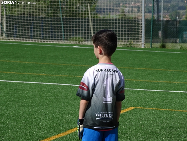 GALER&Iacute;A | Los m&aacute;s peque&ntilde;os meten gol en el I Torneo de F&uacute;tbol Debutante de Camaret