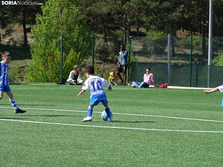 GALER&Iacute;A | Los m&aacute;s peque&ntilde;os meten gol en el I Torneo de F&uacute;tbol Debutante de Camaret