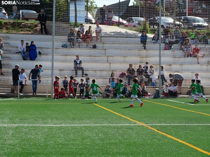 GALER&Iacute;A | Los m&aacute;s peque&ntilde;os meten gol en el I Torneo de F&uacute;tbol Debutante de Camaret