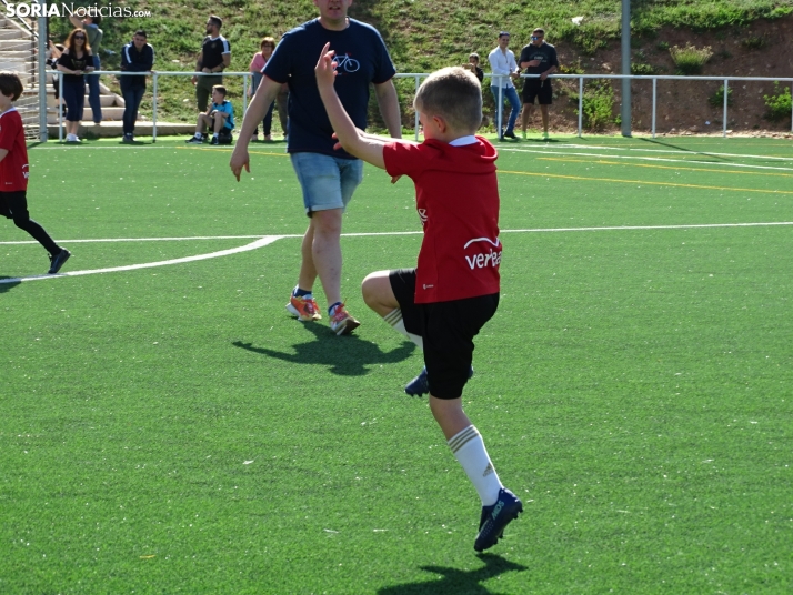 GALER&Iacute;A | Los m&aacute;s peque&ntilde;os meten gol en el I Torneo de F&uacute;tbol Debutante de Camaret