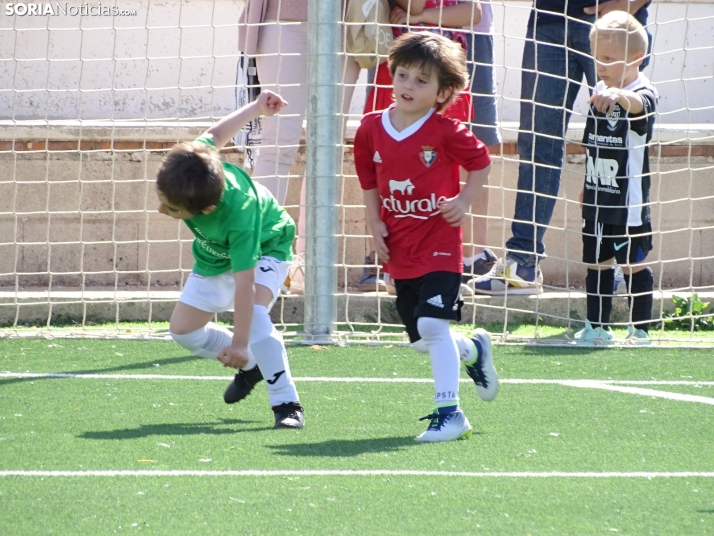 GALER&Iacute;A | Los m&aacute;s peque&ntilde;os meten gol en el I Torneo de F&uacute;tbol Debutante de Camaret