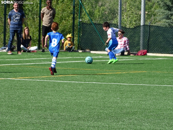 GALER&Iacute;A | Los m&aacute;s peque&ntilde;os meten gol en el I Torneo de F&uacute;tbol Debutante de Camaret