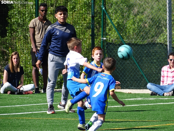 GALER&Iacute;A | Los m&aacute;s peque&ntilde;os meten gol en el I Torneo de F&uacute;tbol Debutante de Camaret