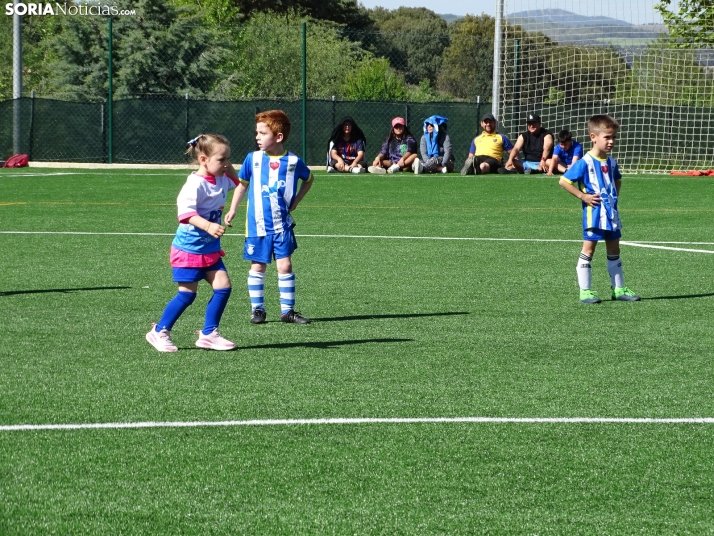 GALER&Iacute;A | Los m&aacute;s peque&ntilde;os meten gol en el I Torneo de F&uacute;tbol Debutante de Camaret