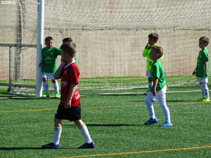 GALER&Iacute;A | Los m&aacute;s peque&ntilde;os meten gol en el I Torneo de F&uacute;tbol Debutante de Camaret