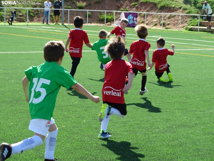 GALER&Iacute;A | Los m&aacute;s peque&ntilde;os meten gol en el I Torneo de F&uacute;tbol Debutante de Camaret