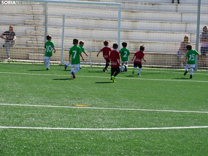 GALER&Iacute;A | Los m&aacute;s peque&ntilde;os meten gol en el I Torneo de F&uacute;tbol Debutante de Camaret