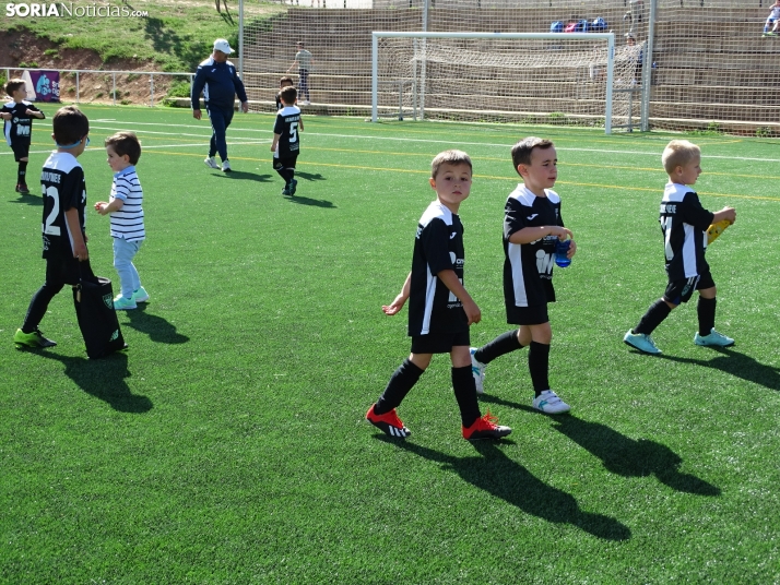 GALER&Iacute;A | Los m&aacute;s peque&ntilde;os meten gol en el I Torneo de F&uacute;tbol Debutante de Camaret