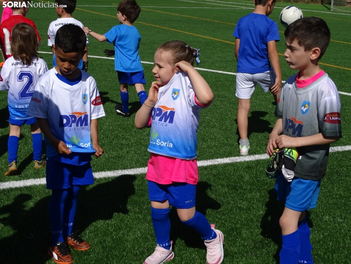 GALER&Iacute;A | Los m&aacute;s peque&ntilde;os meten gol en el I Torneo de F&uacute;tbol Debutante de Camaret