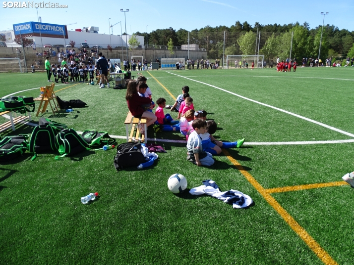 GALER&Iacute;A | Los m&aacute;s peque&ntilde;os meten gol en el I Torneo de F&uacute;tbol Debutante de Camaret