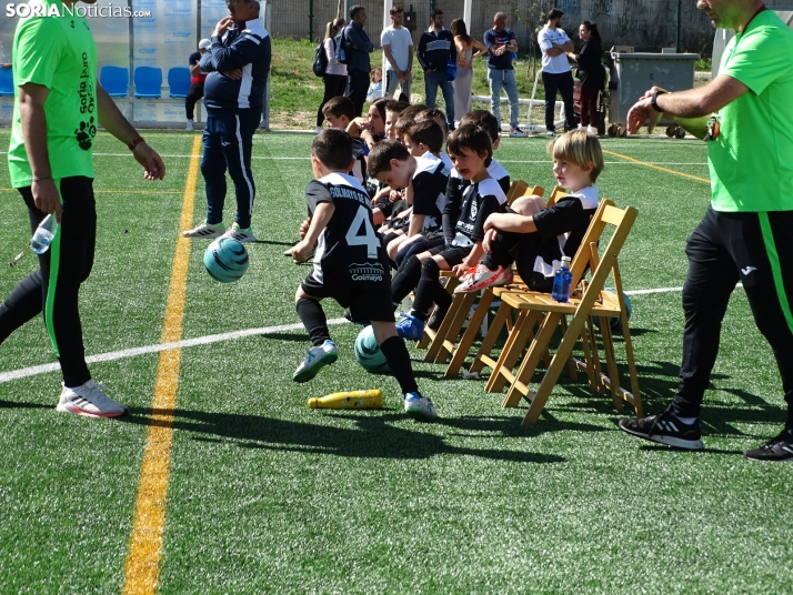 GALER&Iacute;A | Los m&aacute;s peque&ntilde;os meten gol en el I Torneo de F&uacute;tbol Debutante de Camaret