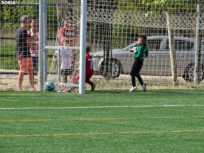 GALER&Iacute;A | Los m&aacute;s peque&ntilde;os meten gol en el I Torneo de F&uacute;tbol Debutante de Camaret