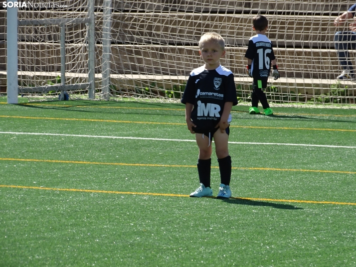 GALER&Iacute;A | Los m&aacute;s peque&ntilde;os meten gol en el I Torneo de F&uacute;tbol Debutante de Camaret