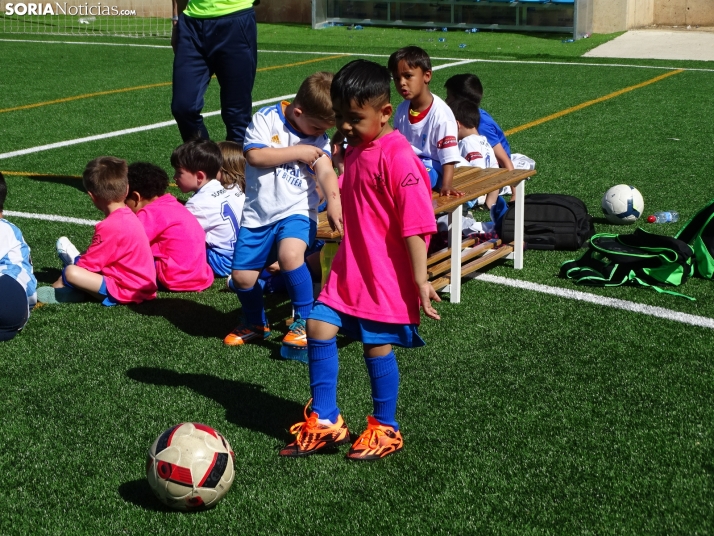 GALER&Iacute;A | Los m&aacute;s peque&ntilde;os meten gol en el I Torneo de F&uacute;tbol Debutante de Camaret