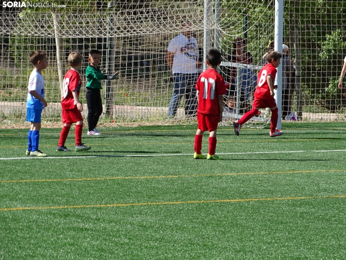 GALER&Iacute;A | Los m&aacute;s peque&ntilde;os meten gol en el I Torneo de F&uacute;tbol Debutante de Camaret