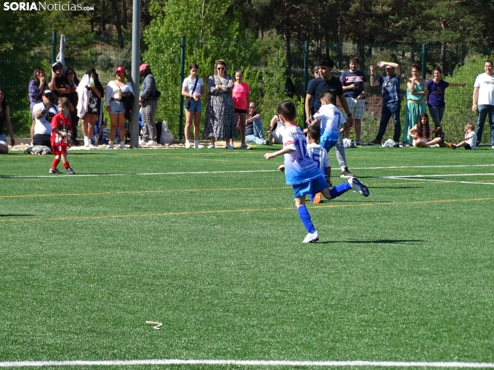 GALER&Iacute;A | Los m&aacute;s peque&ntilde;os meten gol en el I Torneo de F&uacute;tbol Debutante de Camaret