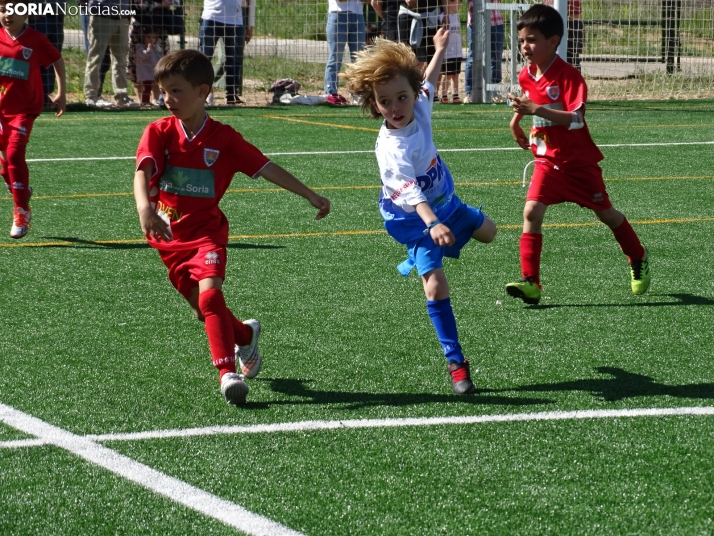 GALER&Iacute;A | Los m&aacute;s peque&ntilde;os meten gol en el I Torneo de F&uacute;tbol Debutante de Camaret