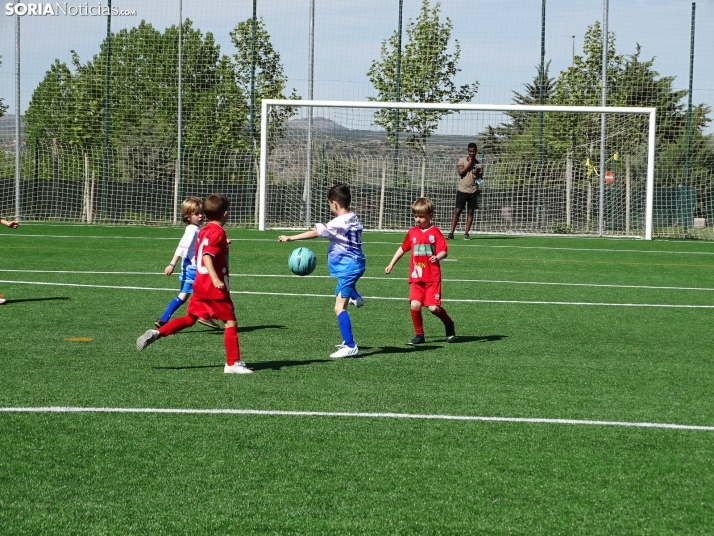 GALER&Iacute;A | Los m&aacute;s peque&ntilde;os meten gol en el I Torneo de F&uacute;tbol Debutante de Camaret