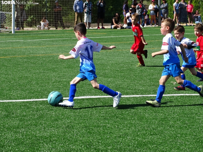 GALER&Iacute;A | Los m&aacute;s peque&ntilde;os meten gol en el I Torneo de F&uacute;tbol Debutante de Camaret