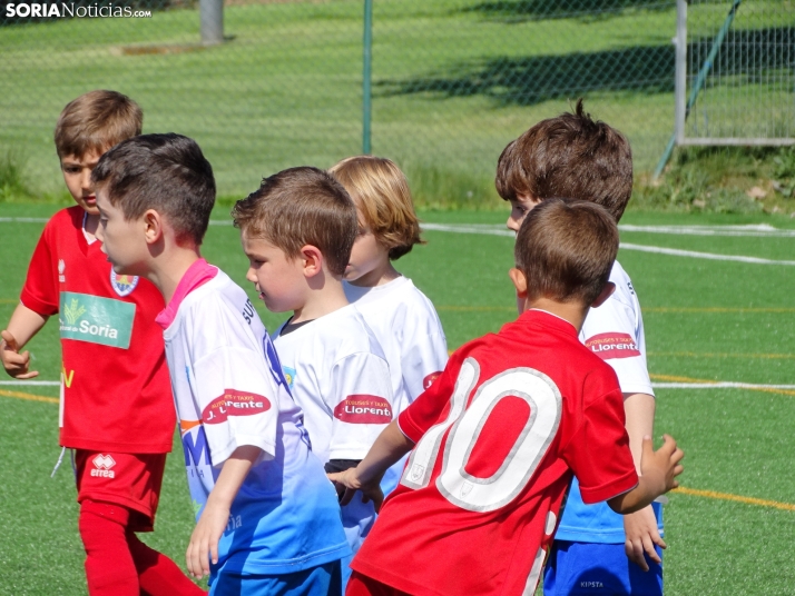 GALER&Iacute;A | Los m&aacute;s peque&ntilde;os meten gol en el I Torneo de F&uacute;tbol Debutante de Camaret