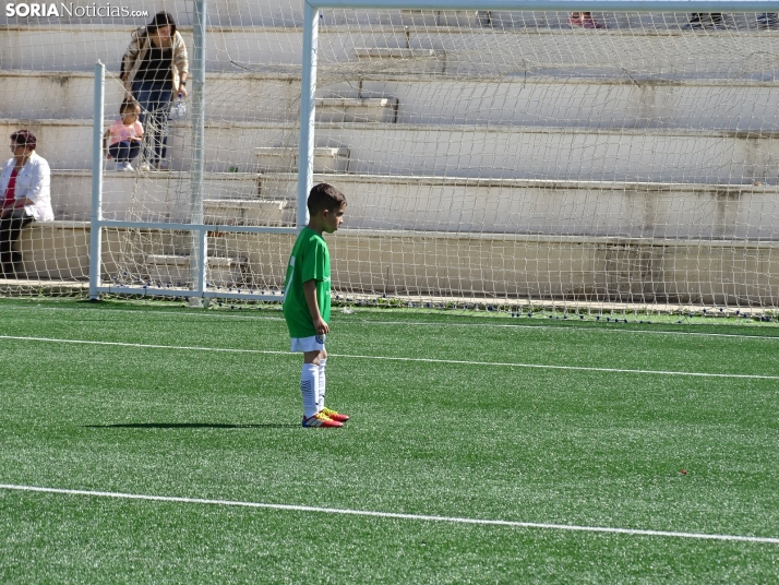 GALER&Iacute;A | Los m&aacute;s peque&ntilde;os meten gol en el I Torneo de F&uacute;tbol Debutante de Camaret