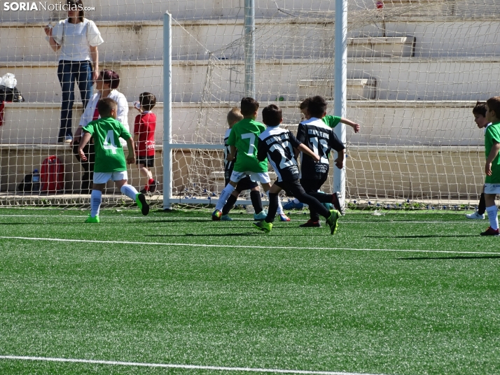 GALER&Iacute;A | Los m&aacute;s peque&ntilde;os meten gol en el I Torneo de F&uacute;tbol Debutante de Camaret