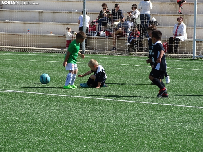 GALER&Iacute;A | Los m&aacute;s peque&ntilde;os meten gol en el I Torneo de F&uacute;tbol Debutante de Camaret