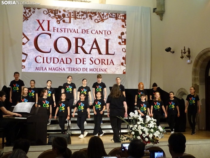Las voces de las corales llenan el aula magna 'Tirso de Molina'