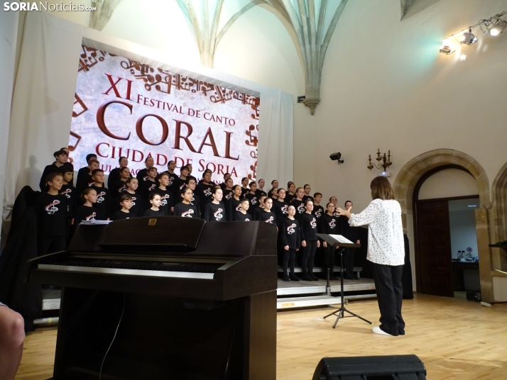 Las voces de las corales llenan el aula magna 'Tirso de Molina'