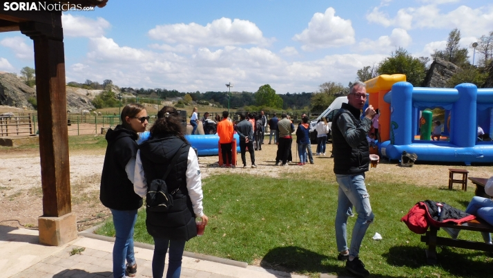 Foto 2 - En im&aacute;genes: Los 'Amigos de la Saca' calientan motores para San Juan con una jornada de convivencia