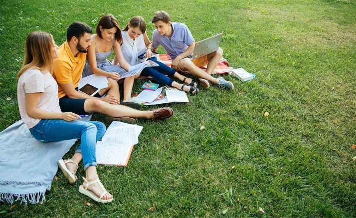 Castilla y León destina 1,1 M&euro; a complementar las becas Erasmus + para 1.500 estudiantes de la Comunidad