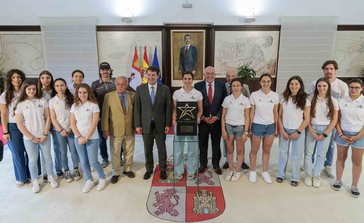 Mañueco agradece al Club de Patinaje Munia Panteras llevar el nombre de Castilla y León a la élite europea