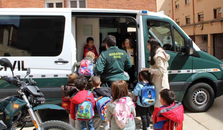 Escolares del Fuente del Rey visitan la Comandancia