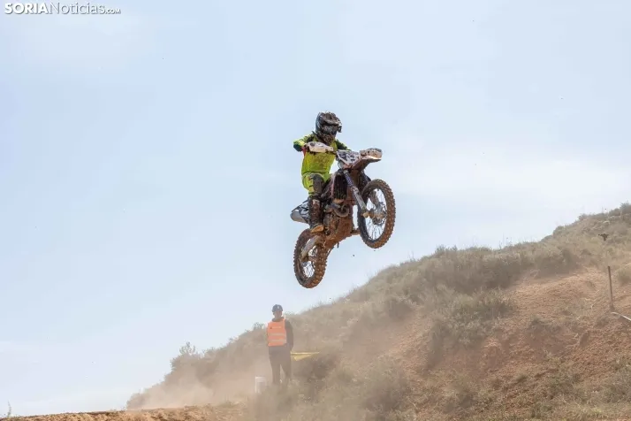 Fotos: El espect&aacute;culo del mejor motocross nacional aterriza en San Esteban